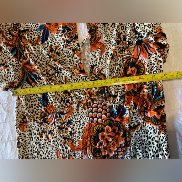 Free People Top Medium Hear Me Roar Floral cheetah leopard Short Sleeve - Picture 12 of 13